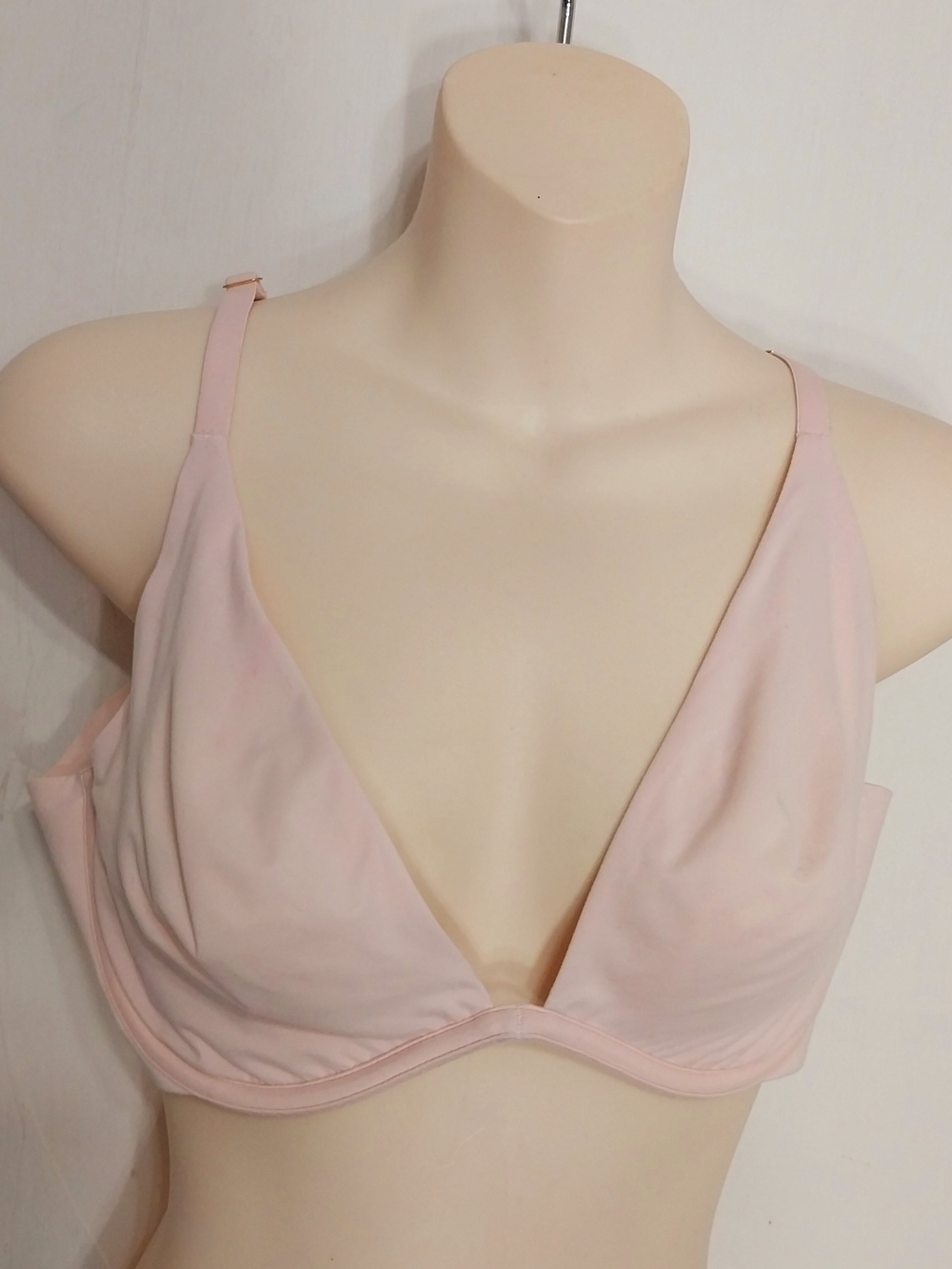 🔵BOGO FREE🔵 Victoria's Secret Bra Pink Underwire Soft Sz 38C